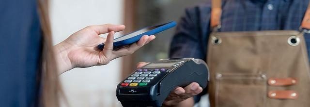 Bezahlvorgang mit Smartphone