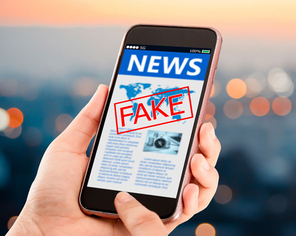 Artikel auf Smartphone ist mit Fake gekennzeichnet