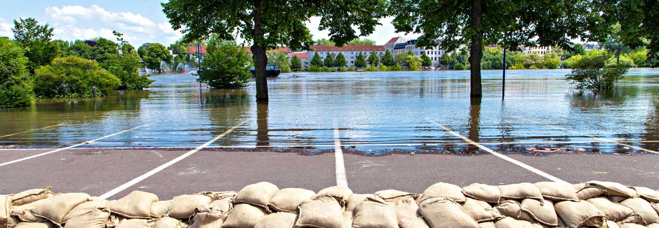 Sandsackbarriere schützt vor Überflutung.