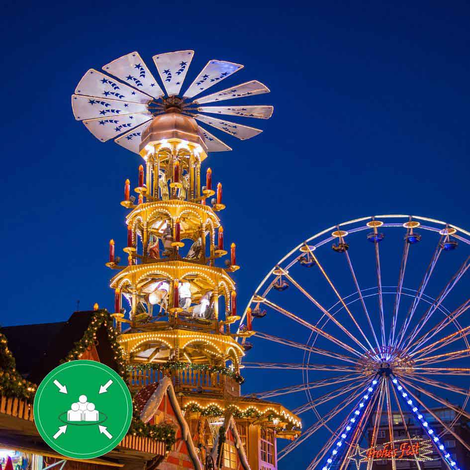 Pyramide und Riesenrad auf einem Weihnachtsmarkt